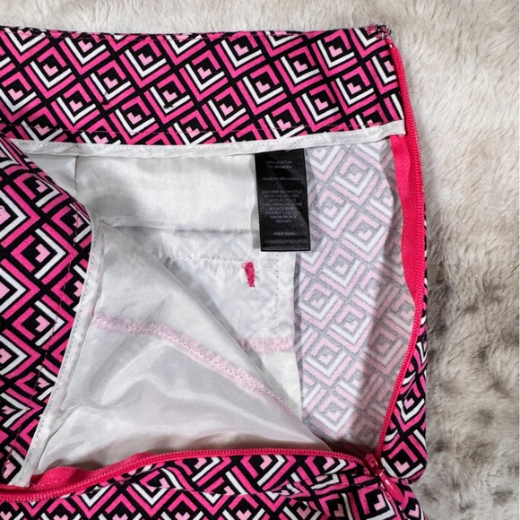 Express Black and Pink Geometric Patterned Women's Shorts, Side Zip - Size 8 - Picture 5 of 9